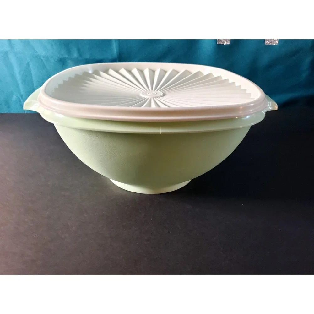 Tupperware Servalier Bowl Vintage Collection Mint Green 11.75 cup New